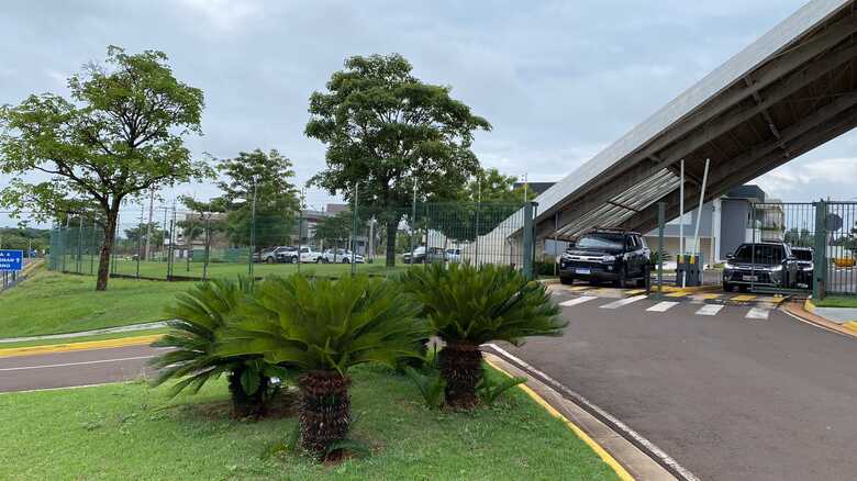 Policiais deixaram o residencial em meio a opera&ccedil;&atilde;o