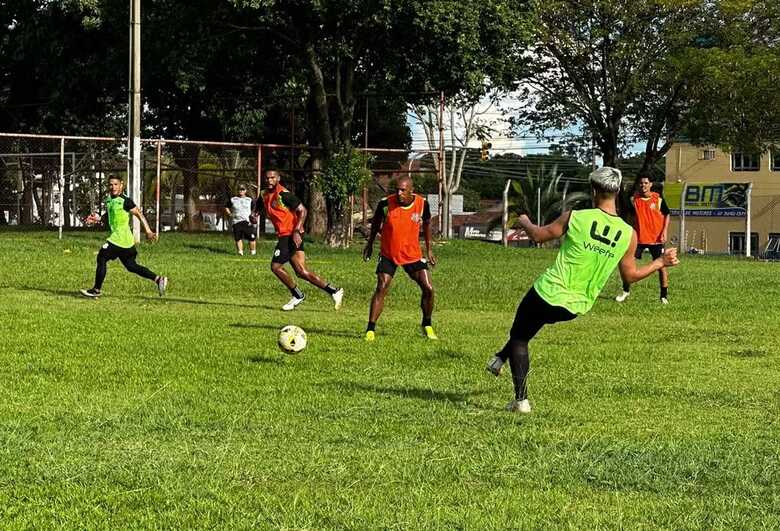 Operário estreia contra o Coxim