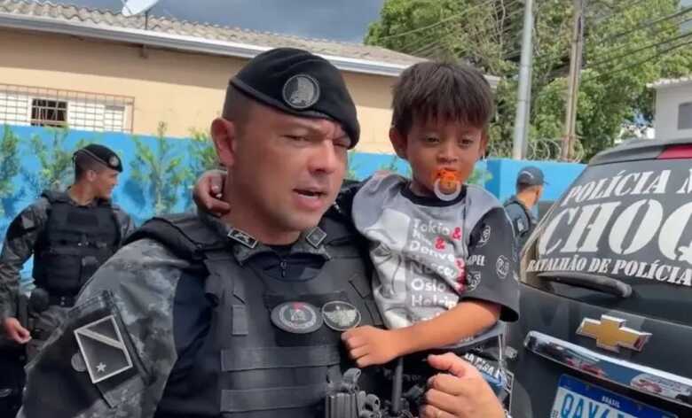 Menino ficou emocionado com a surpresa