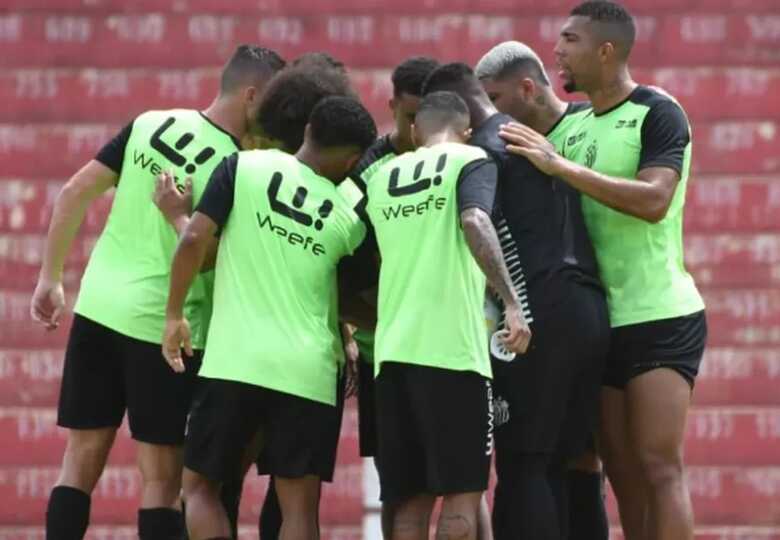 O jogo amistoso marcou a estreia do novo uniforme do Galo