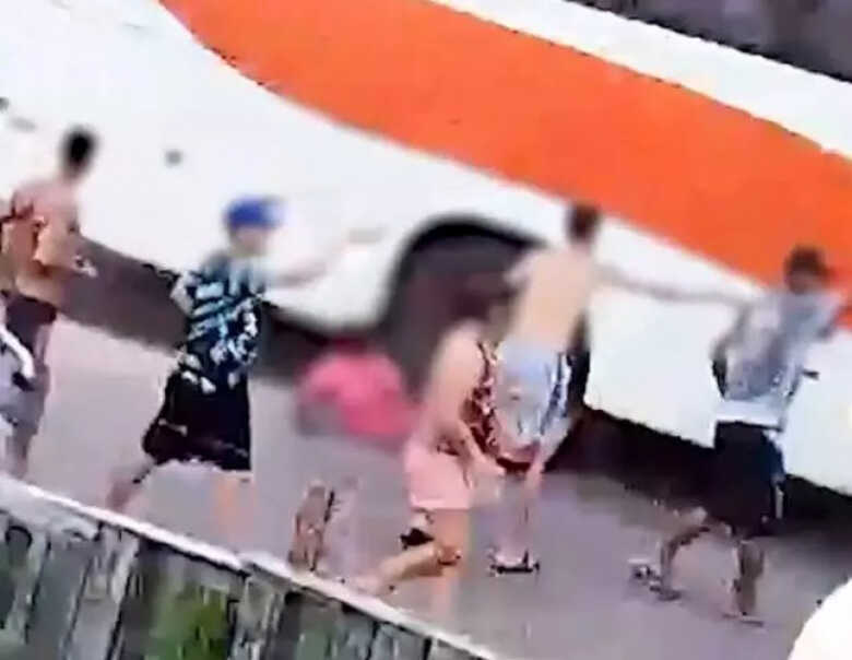 Menina foi atropelada por um &ocirc;nibus de viagem