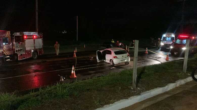 Volkswagen Gol um dos carros envolvidos no acidente - Foto: WhatsApp/JD1 Not&iacute;cias