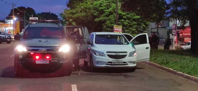 Ve&iacute;culo foi recuperado pelos policiais