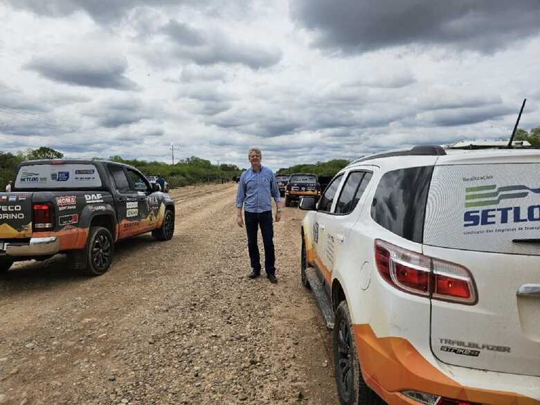 Secret&aacute;rio da Semadesc, Jaime Verruck durante a passagem da 3 &ordf; Expedi&ccedil;&atilde;o Rila no final do ano passado na estrada que ser&aacute; pavimentada no Paraguai.