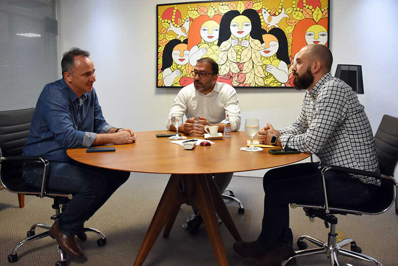 Participaram&nbsp;da reuni&atilde;o o diretor regional do Senai, Rodolpho Caesar Mangialardo,&nbsp;Robson Del Casale e o&nbsp;secret&aacute;rio-executivo, Artur Henrique Leite