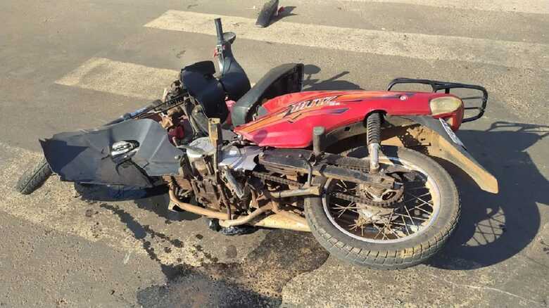 Motocicleta da v&iacute;tima ficou bem danificada