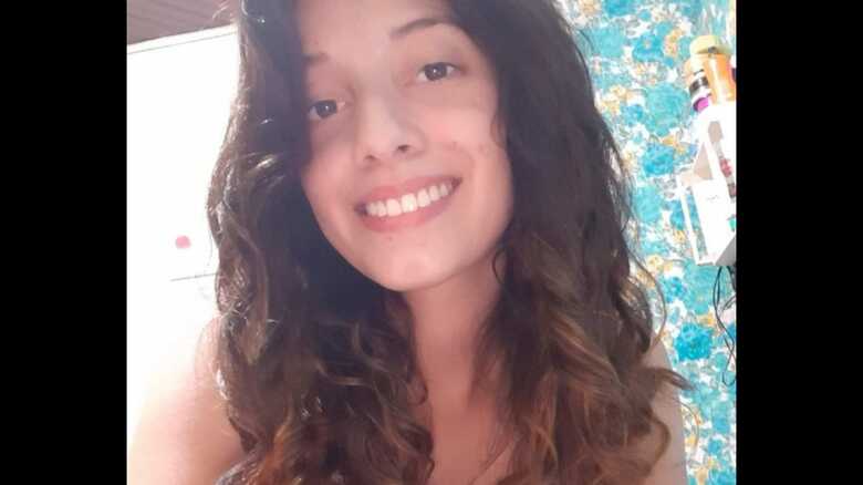 Elizandra estava em uma motocicleta quando foi atropelada