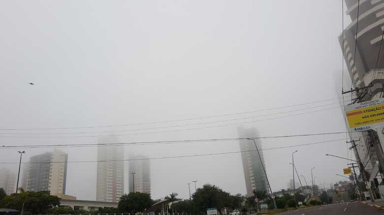 Campo Grande amanheceu sob forte neblina