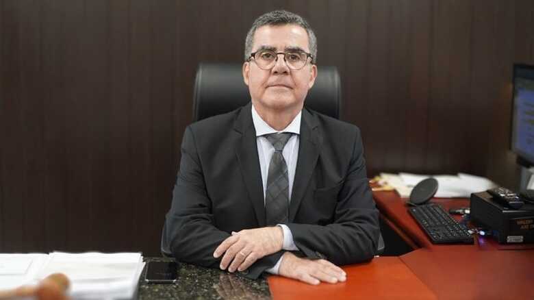 Waldir Marques juiz de Direito substituto em 2&ordm; grau - 