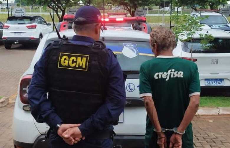 Suspeito foi detido pela guarda