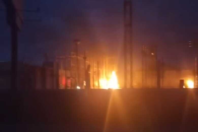 Fogo come&ccedil;ou no meio da madrugada