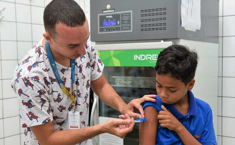 Crian&ccedil;as de 10 a 11 anos est&atilde;o sendo vacinadas na Capital