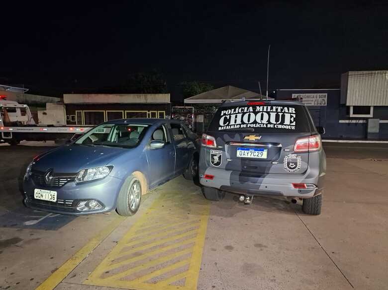 Carro foi recuperado pelos policiais