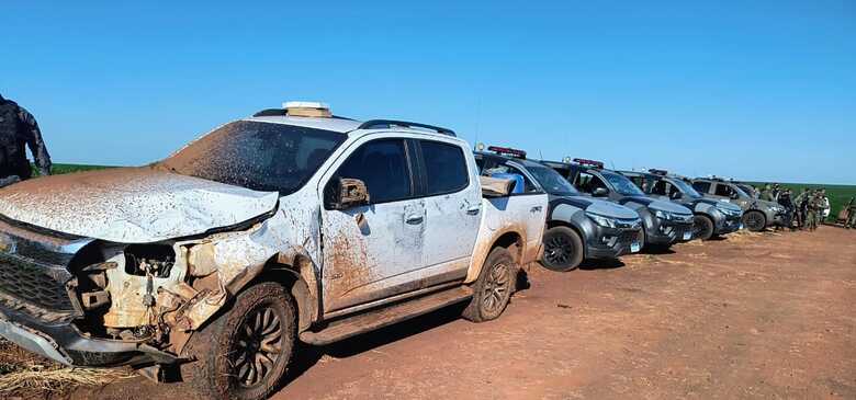 Caminhonete estava batida devido ao atropelamento e o acidente contra uma viatura