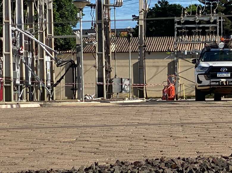 Foi constatado que ele estava morto por carboniza&ccedil;&atilde;o no p&eacute; dos alimentadores