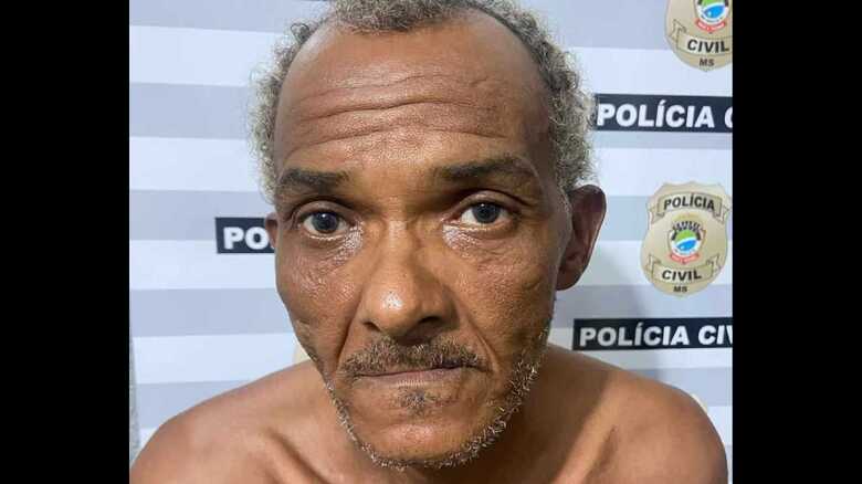 Homem &eacute; procurado pela pol&iacute;cia