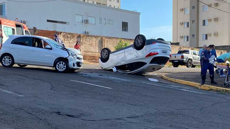Moradores da regi&atilde;o informaram&nbsp;que &eacute; recorrente acidentes no cruzamento