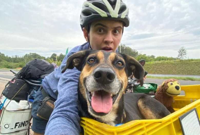 Gabrielle e o cachorro Juliano