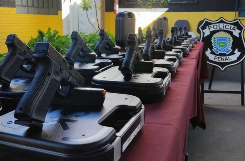 Novas pistolas que foram entregues aos policiais penais