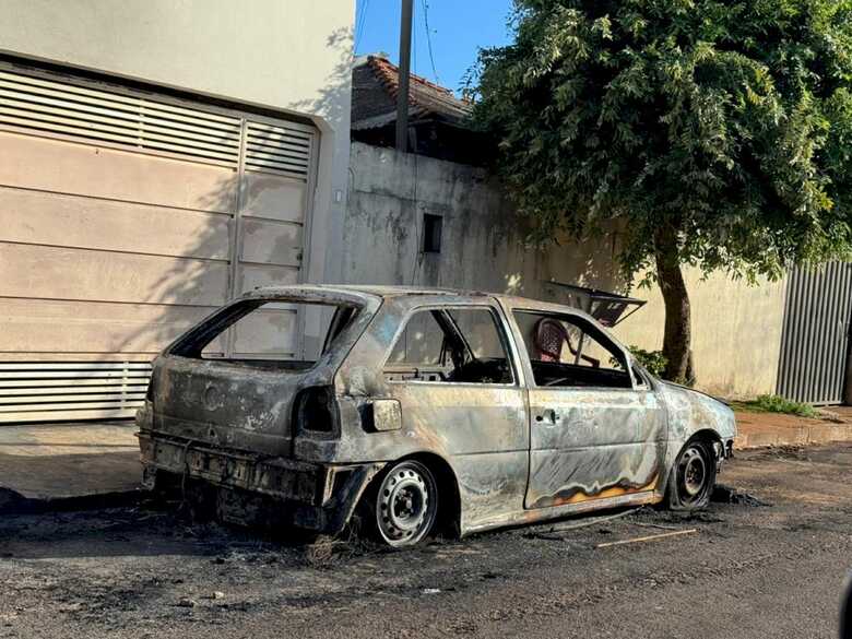 Ve&iacute;culo ficou completamente destruido
