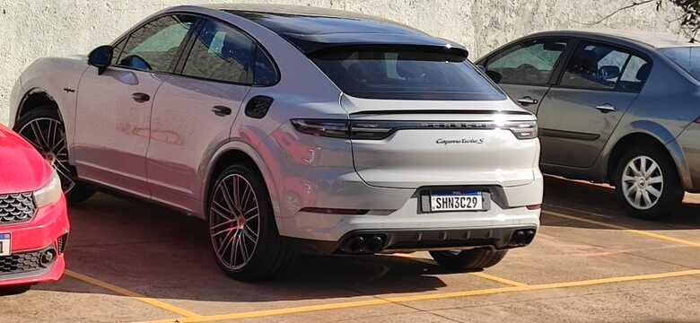 Porsche Cayenne S de Arthur Torres Rodrigues Navarro