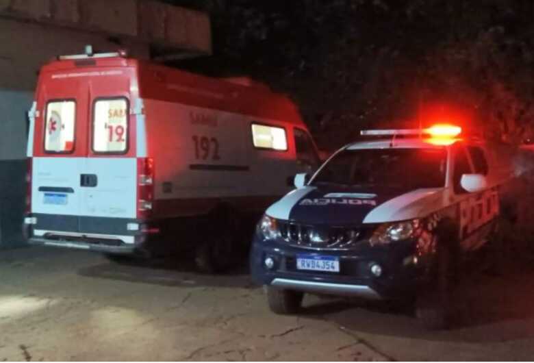 Ele estava andando quando foi surpreendido pelos pistoleiros