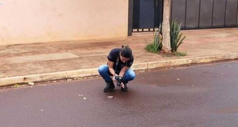 Perita fotografando o feto