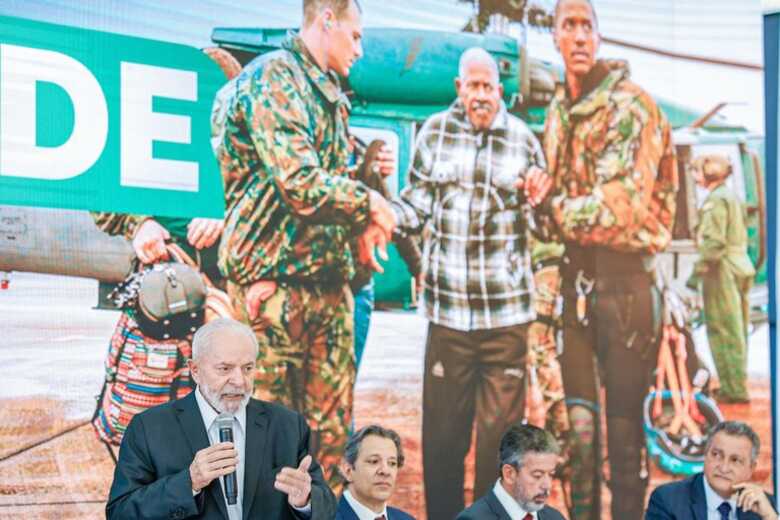 Presidente Lula durante evento do Governo Federal com autoridades