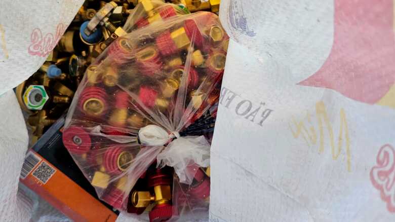 Produtos novos foram retirados de suas embalagens e vendidos como "reciclados" para o receptador