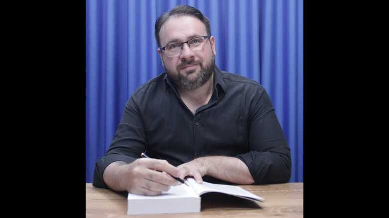 Vin&iacute;cius Squinelo, autor de "Corpos Pela Cidade"