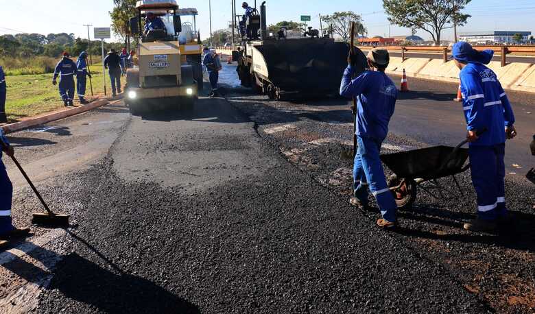 Nova pavimentação asfáltica na Avenida Duque de Caxias