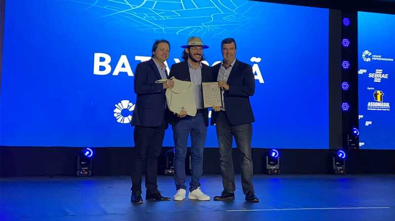 Claudio Mendença (Sebrae-MS), Germino Roz prefeito de Batayporã, e o governador do Estado Eduardo Riedel