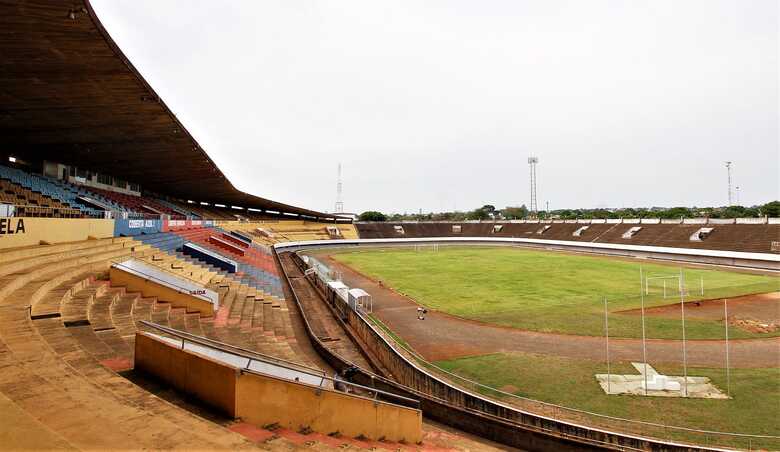 Estádio Morenão / 
