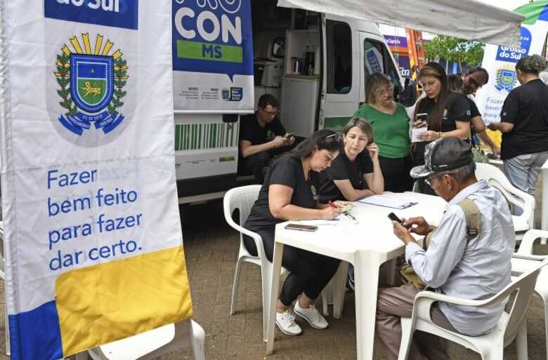 A van do Procon realizará atendimentos das 8h às 13h, durante o 'Mutirão Todos em Ação', na Escola Municipal Senador Rachid Saldanha Derzi