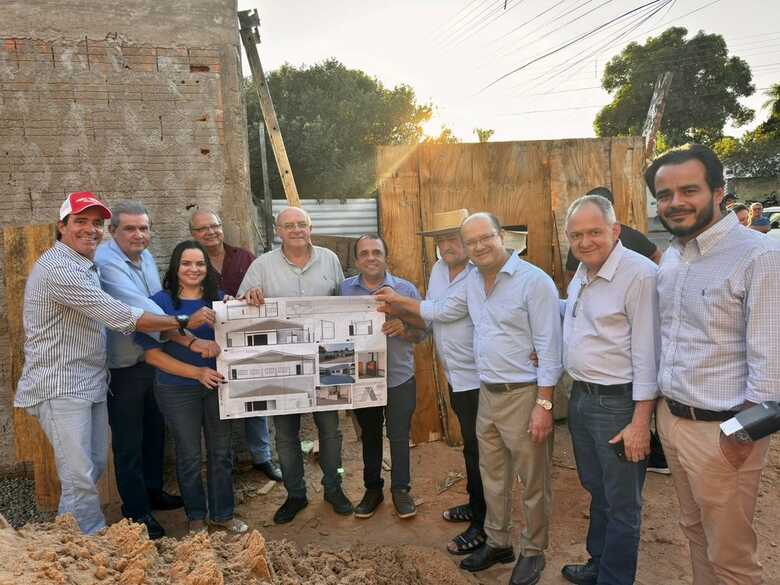 Vice-governador José Barbosinha em um dos locais que receberão obras do governo do estado