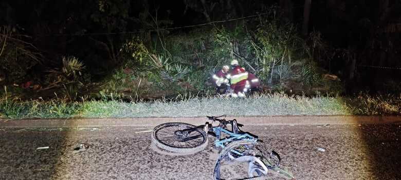 O ciclista e o motorista do carro faleceram ainda no local
