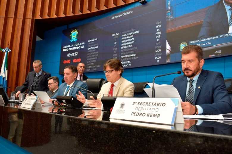 Sessões são transmitidas ao vivo pelos canais oficiais da Casa de Leis