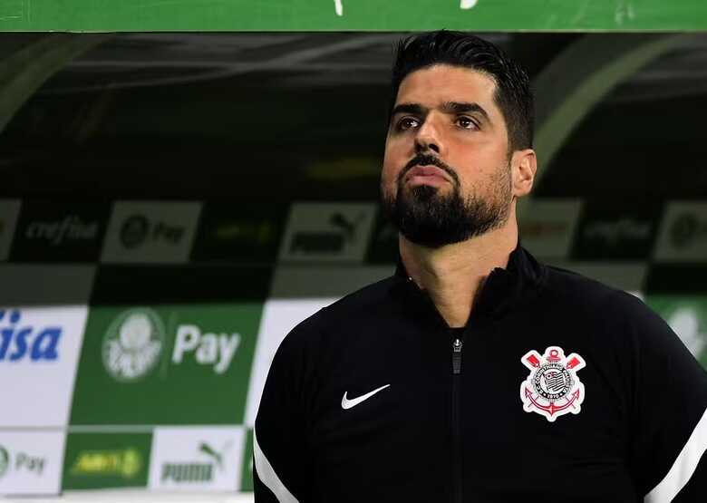 António Oliveira perdeu o cargo de treinador do Corinthians após a derrota de segunda-feira 