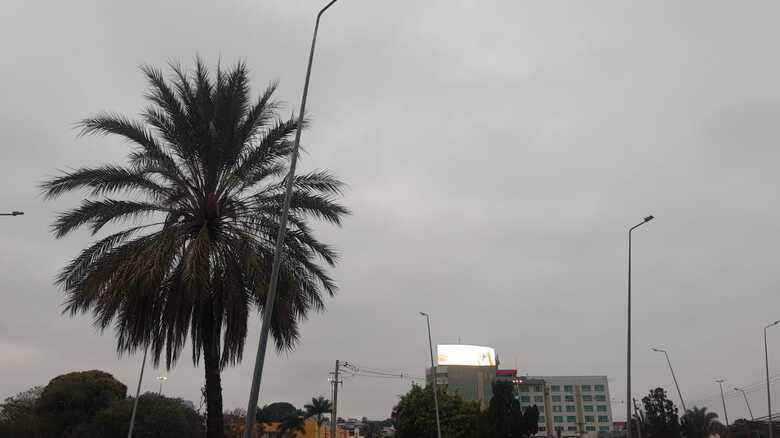 Tempo amanheceu nublado e característico de frio