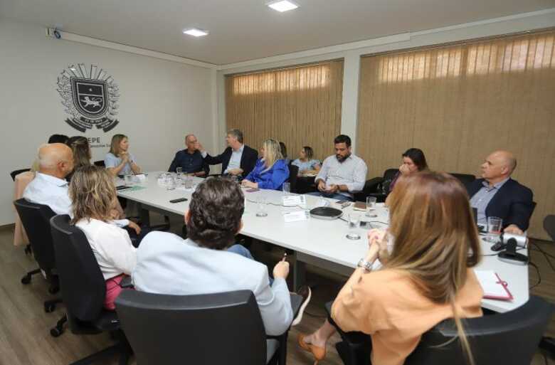 A estrutura&ccedil;&atilde;o do projeto envolve modelagens t&eacute;cnica, econ&ocirc;mico-financeira e jur&iacute;dica