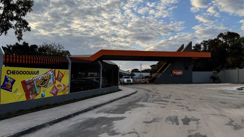 Entrada da fábrica da Semalo na Avenida Guaicurus