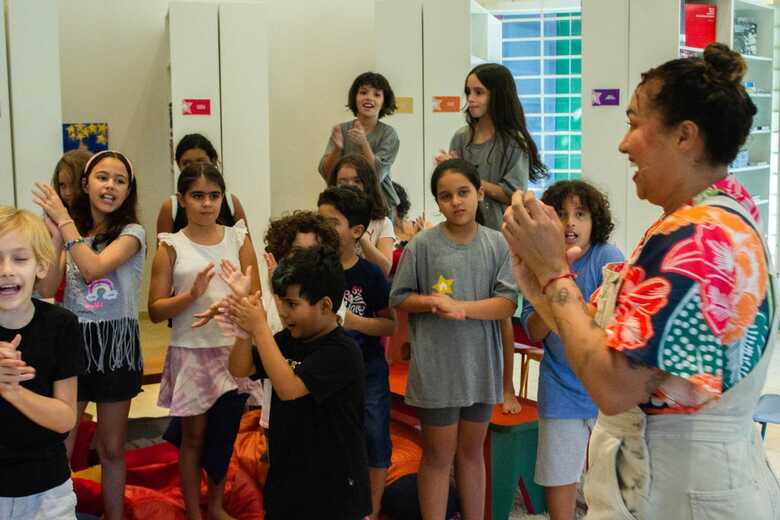 Leitura de crian&ccedil;as e adolescentes