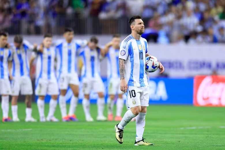 Messi na partida contra o Equador