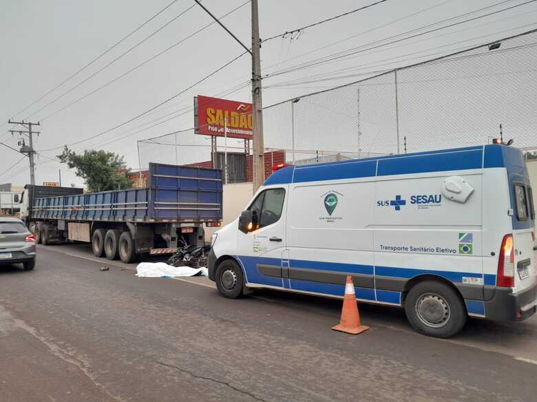 Motociclista não resistiu após bater na traseira da carreta