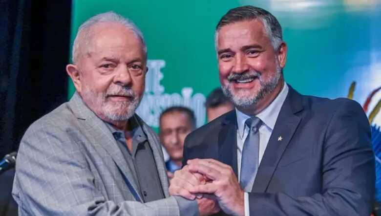 Lula e Paulo Pimenta - que era ministro da Secom