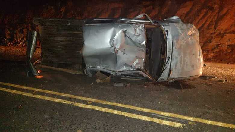 Tr&ecirc;s pessoas ficaram feridas durante o acidente, sendo socorridos pelo Corpo de Bombeiros