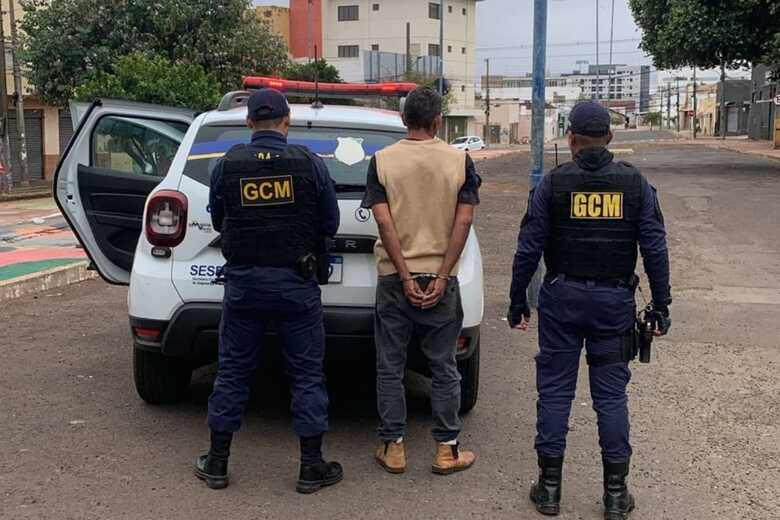 Foragido foi capturado pelos agentes