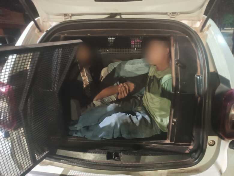 Dupla foi levada para a delegacia