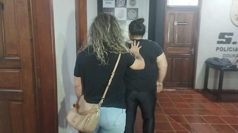 Mulher foi presa em flagrante