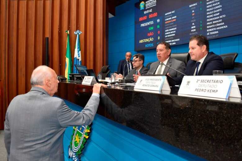 Sessão na Assembleia Legislativa